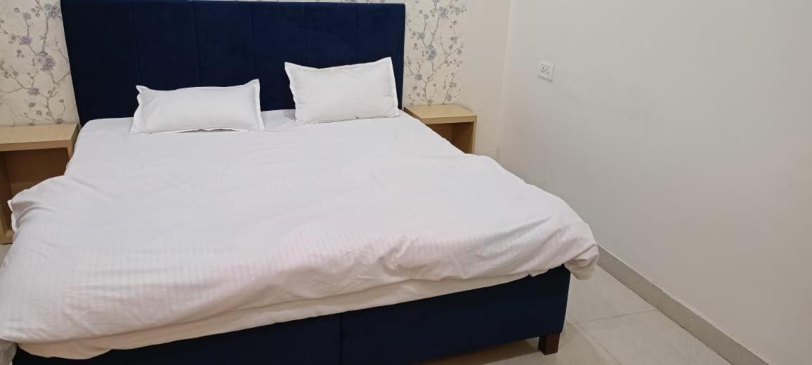 Hotel Saffron Мератх Экстерьер фото