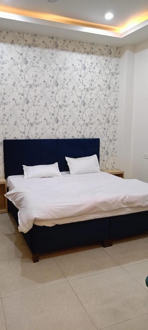 Hotel Saffron Мератх Экстерьер фото