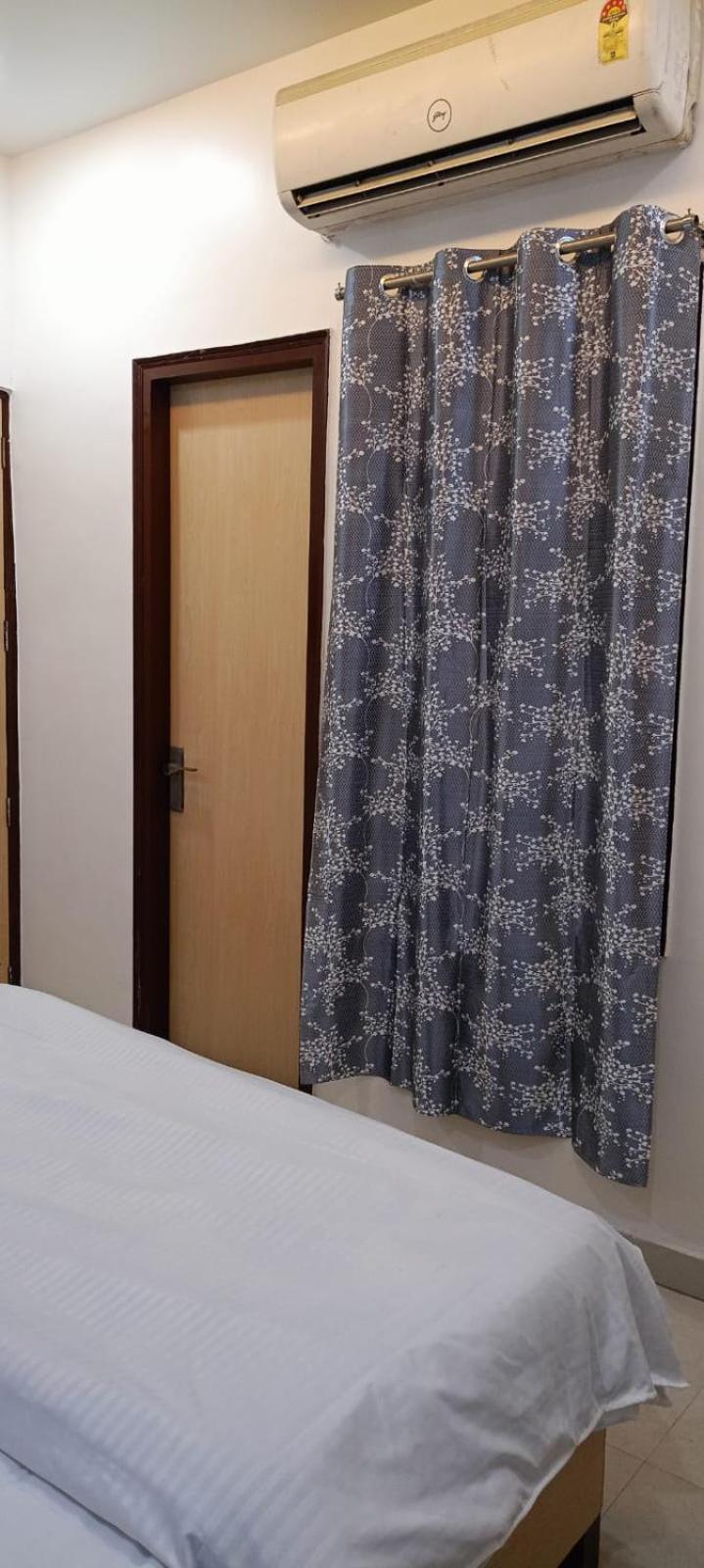 Hotel Saffron Мератх Экстерьер фото